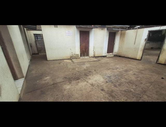 18 BEDROOM HOUSE FOR SALE IN KEMPTON PARK EXT 02